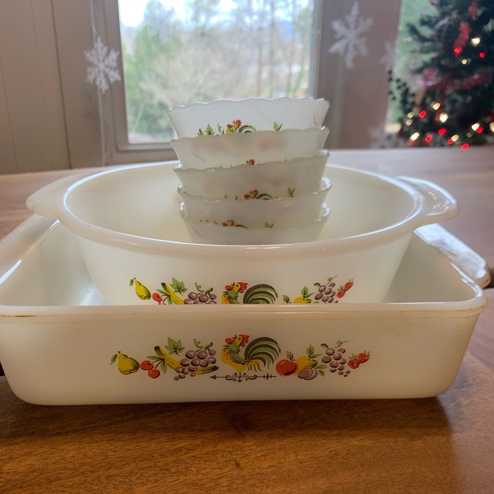 Vintage Anchor Hocking Chanticleer Roster pattern casserole dish and bowls